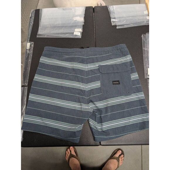RIP CURL Lay Days Pacific Rinse Stripe 17'' Volley Shorts Men's 38 - Picture 5 of 6